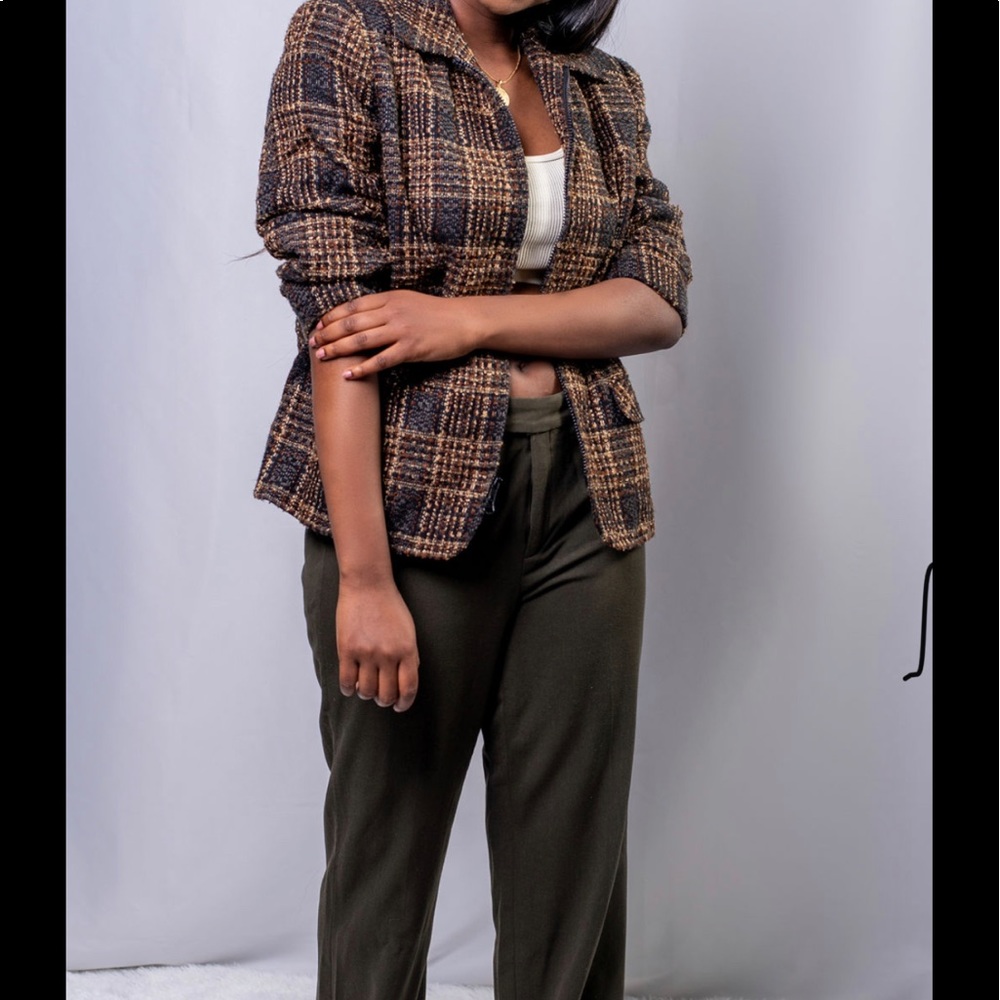 Perfect color contrast tweed blazer